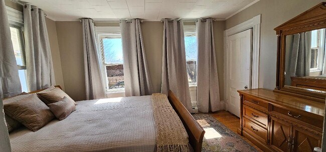 Bedroom 1 - 20 Brown St