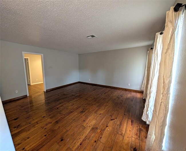 Photo - 1305 Rebecca Ln