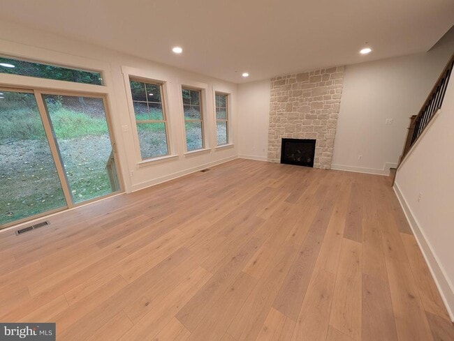 Photo - 1490 Thurston Rd