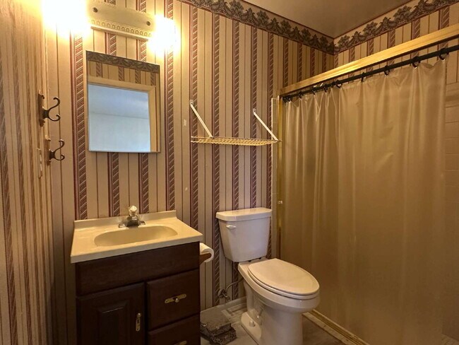 Photo - Nice 2/2/1 with office/den