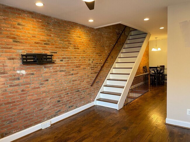 Photo - 19 W West St