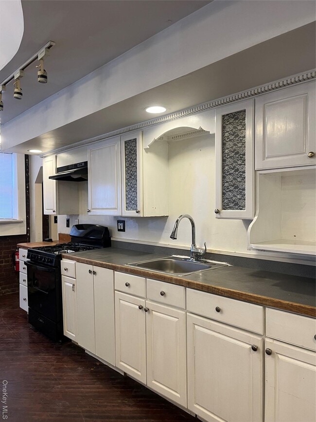 Building Photo - 22 E Main St