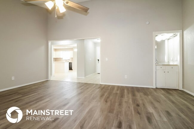 Photo - 705 Waterview Rd