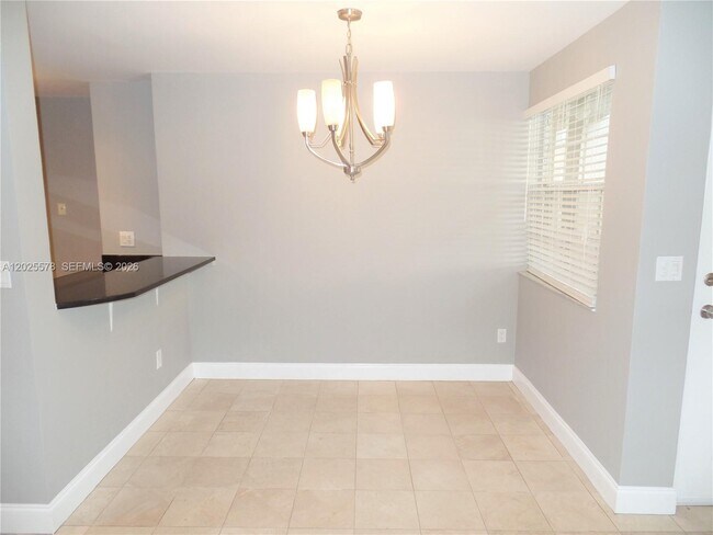 Photo - 2881 N Oakland Forest Dr Unidad 112