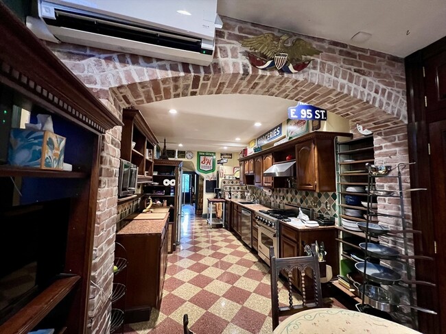 Photo - 811 Washington St