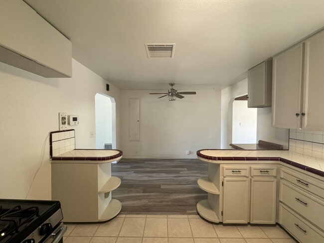 Photo - 4133 Kenmore Dr S