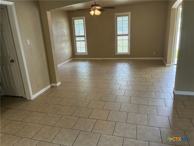 Photo - 3906 Mariam Rd