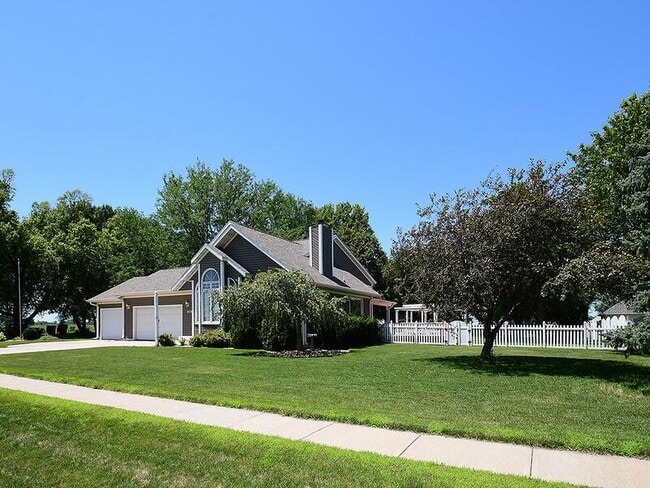 Photo - 820 Redwood Rd
