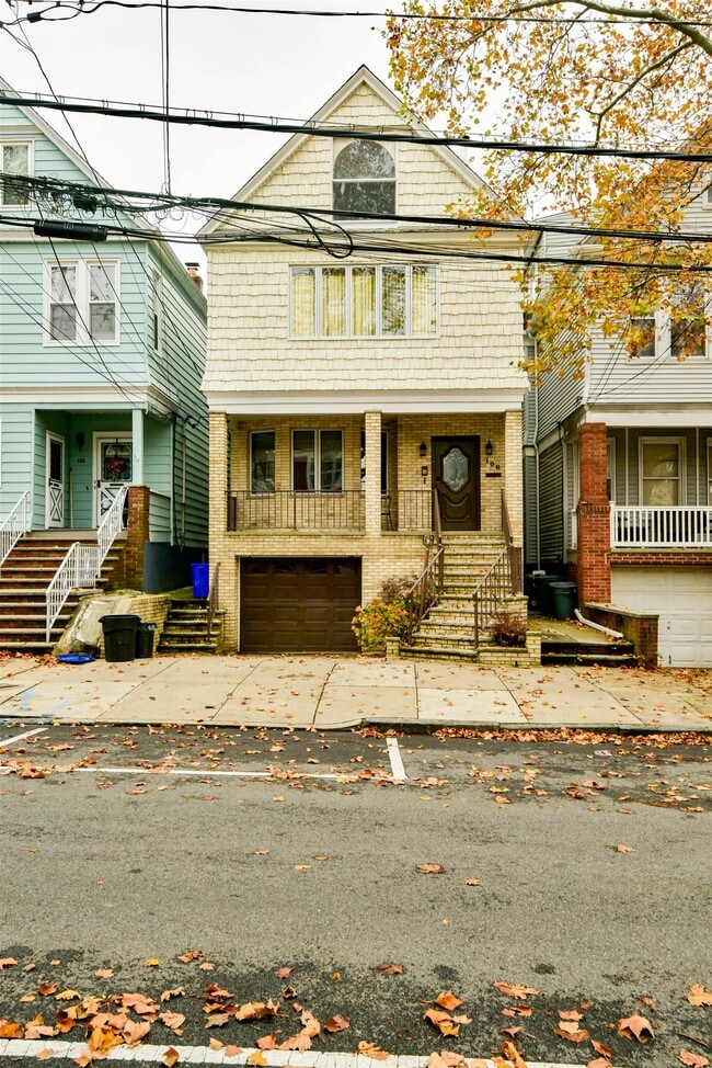 Building Photo - 108 W 42nd St Unit 1