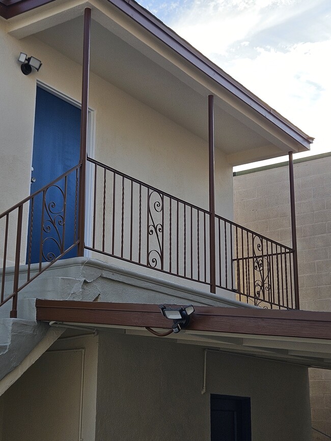 Building Photo - South Gate Rental
