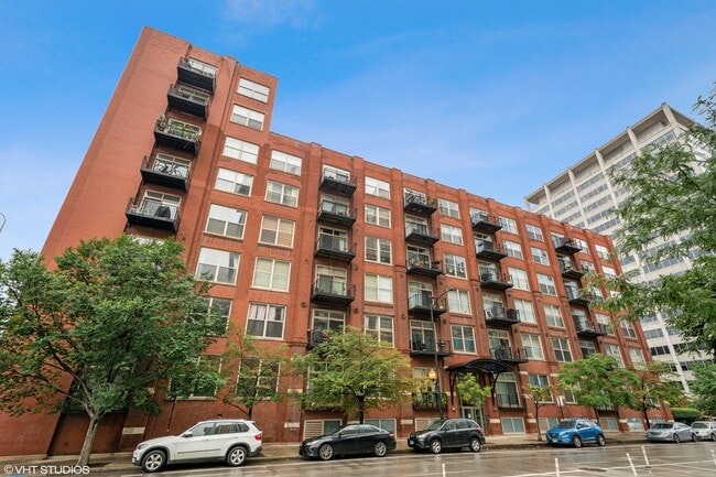 Building Photo - 420 S Clinton St Unit 417A Rental