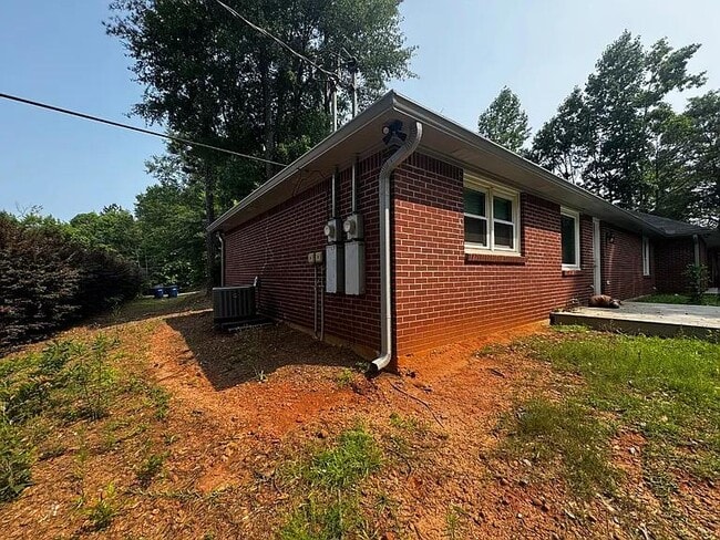Photo - 1088 Pierce Rd