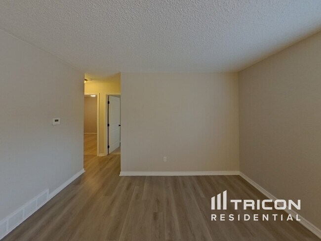 Photo - 6725 Defoe Ave