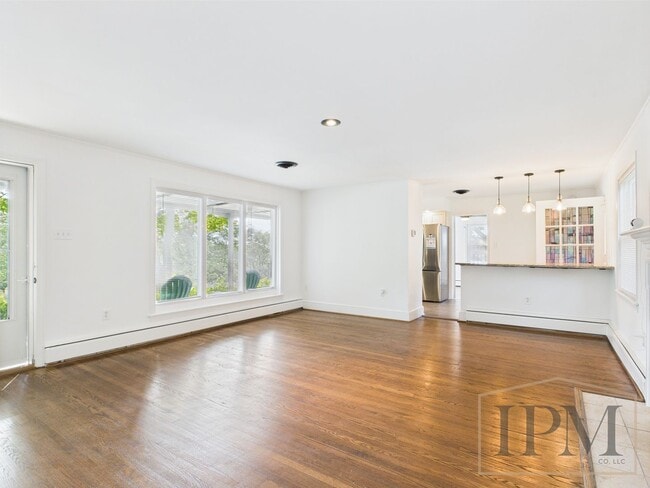 Building Photo - Available Now- Charming 3 Bedroom, 1 Bath ... Rental