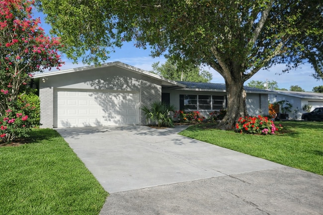 Building Photo - 1329 Fairfield Dr