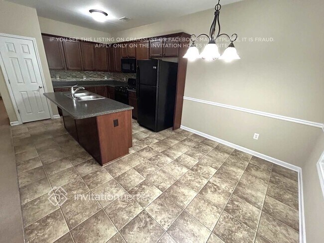 Photo - 2565 Beal St