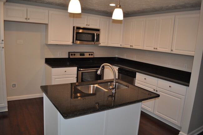 Building Photo - 1019 Cottonwood Ct. Rental