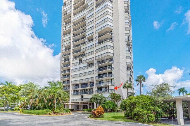 Building Photo - 2425 Presidential Way Unit 304
