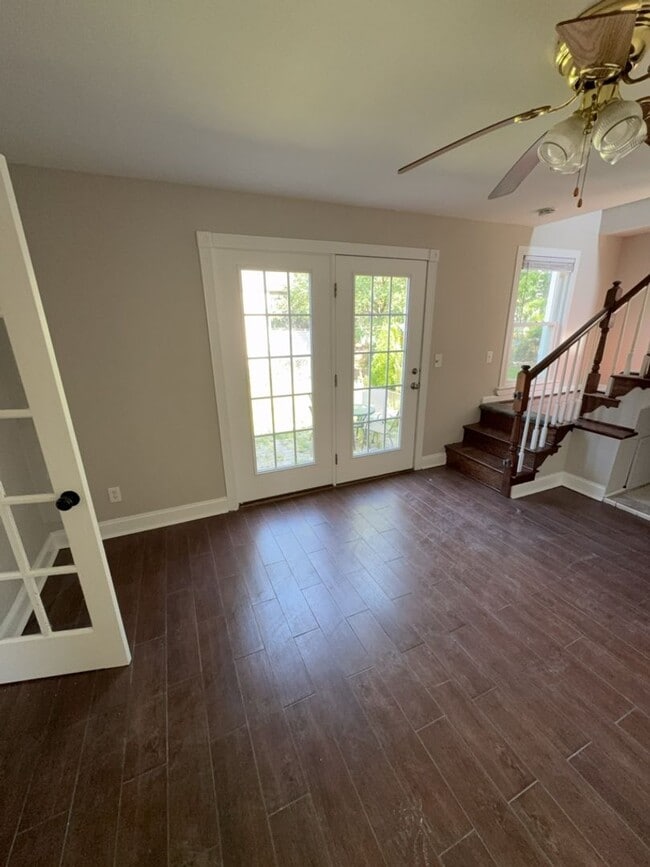 Photo - !! $500 OFF 2nds  MONTH'S RENT!!! Charming 3BR 2BA Home w/ Updated Kitchen + Large Front and Back...