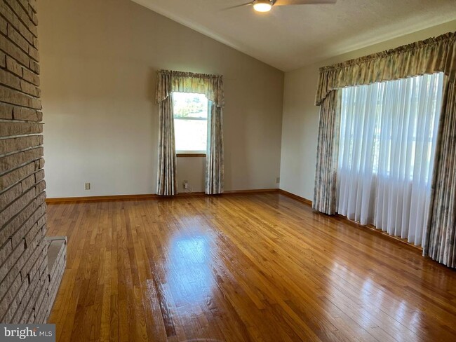 Photo - 15009 Falling Waters Rd