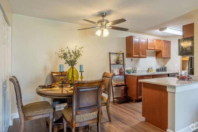 2BR, 1BA - 900SF - Dining Area