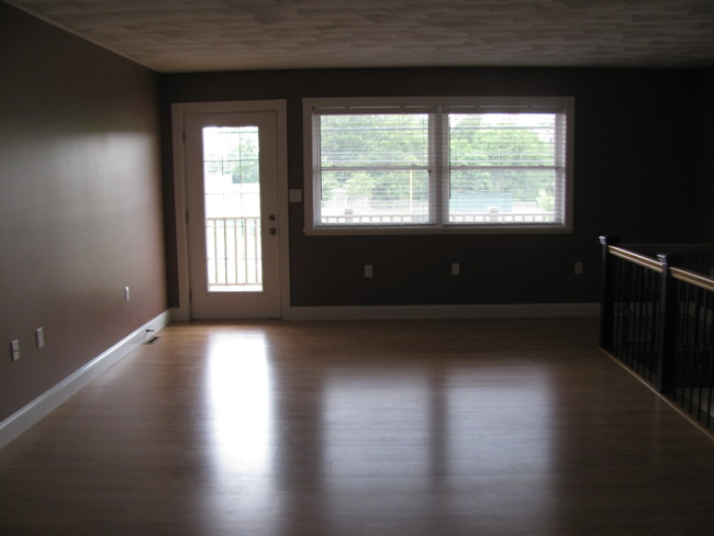 LIVING ROOM - 1561 W Southern Ave Unit Apt 2