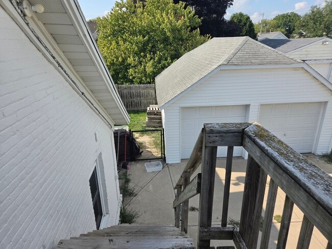 Photo - 904 1/2 Cleveland St Unit Duplex - upstairs