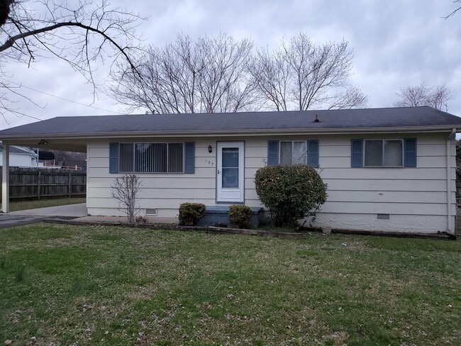 NO PETS ALLOWED - 107 30th St NE House