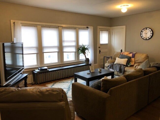 Building Photo - 3358 N Downer Ave