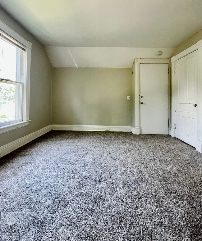 Photo - 707 McCourtie St