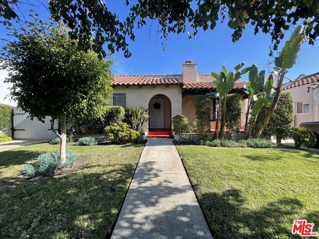 Photo - 560 N Irving Blvd Casa