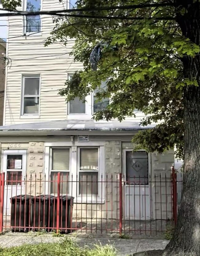 Building Photo - 1366 Balcom Ave Unit 1A