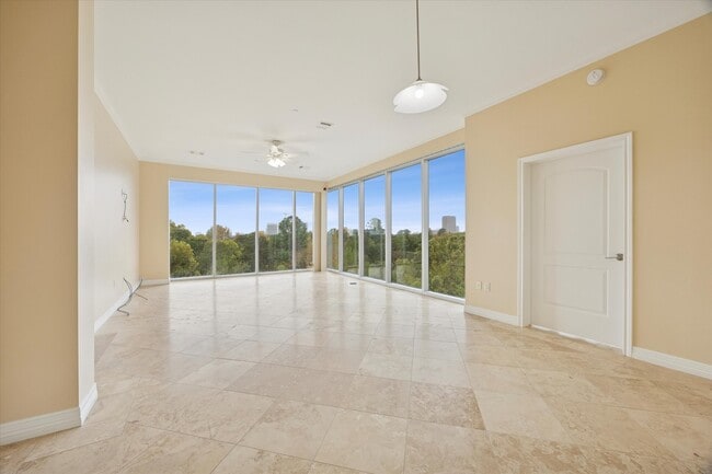 Photo - 2515 Washington Ave Unit B