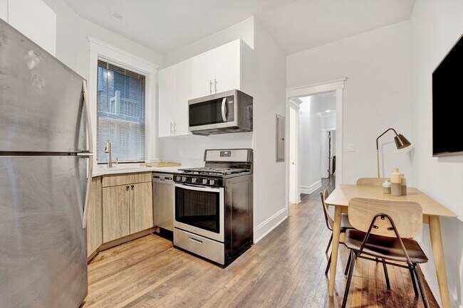 Photo - 1004 W Dakin St Unit 2