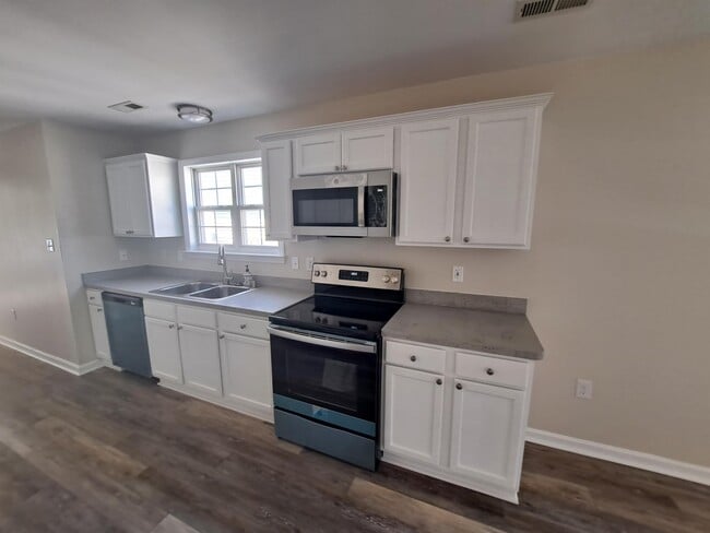 210 Amaret St