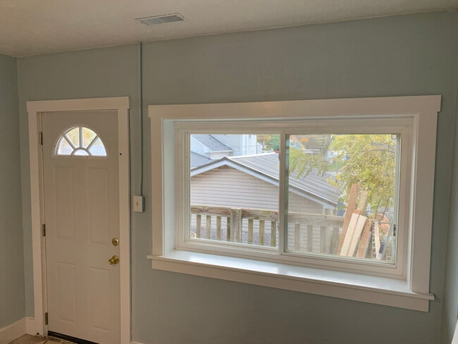 Building Photo - 112 S Virginia St