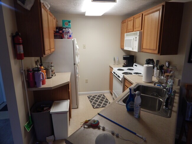 Kitchen - 150 Pleasant St Unit 150-B
