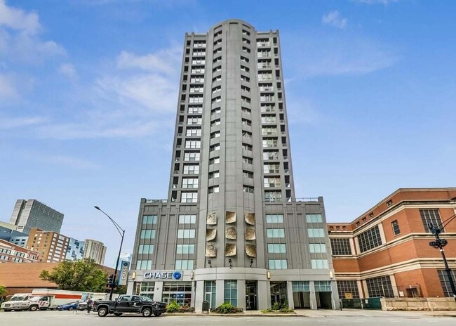 Building Photo - 600 N Dearborn St Unit 811