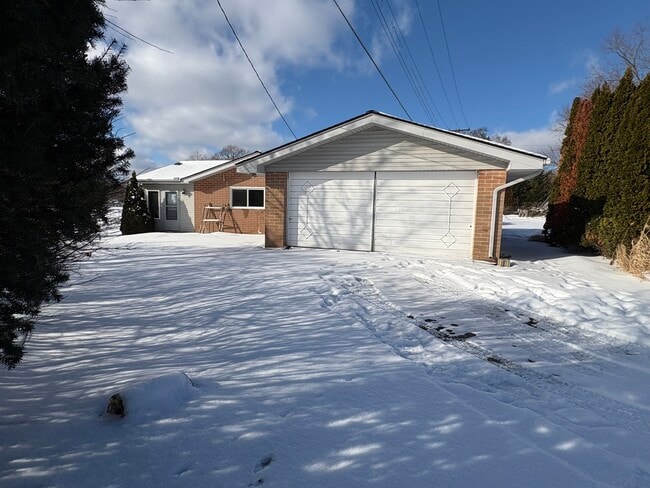 Garaje lateral - 504 Burgess Dr