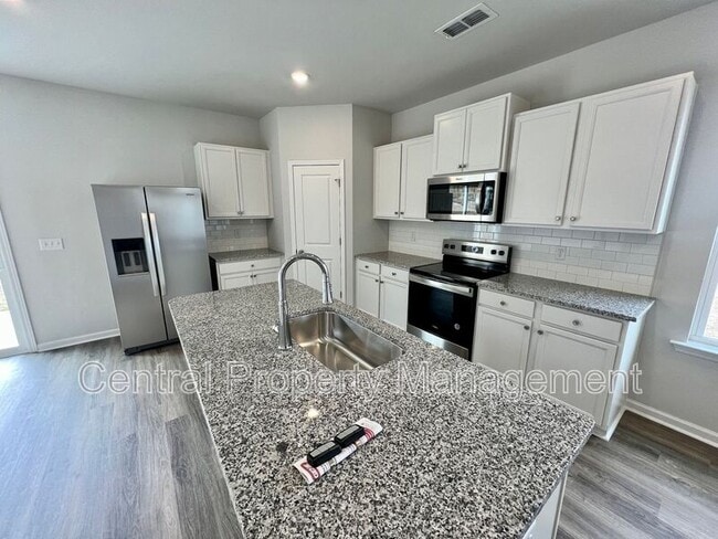 Photo - 458 Haddon Trl