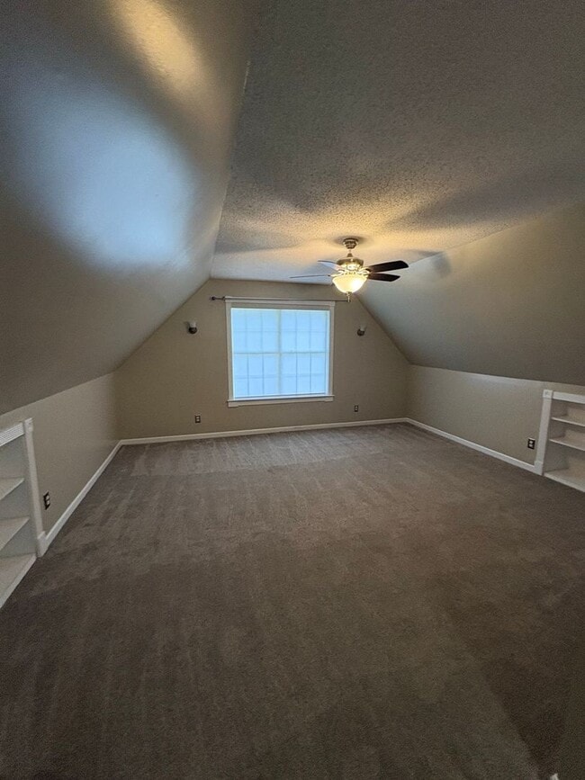 Photo - Spacious and well-maintained home located in the heart of Arlington!