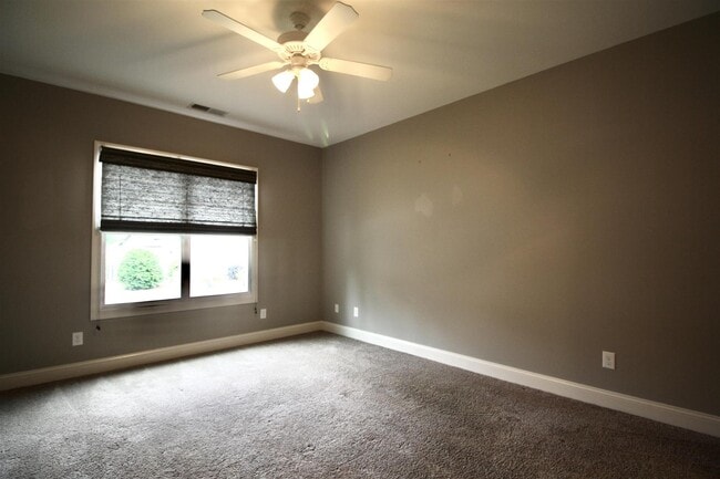 Photo - 147 Pinebranch Ct