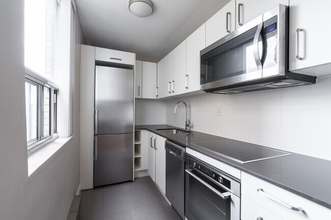 Building Photo - 188 Jameson Ave Unit 606