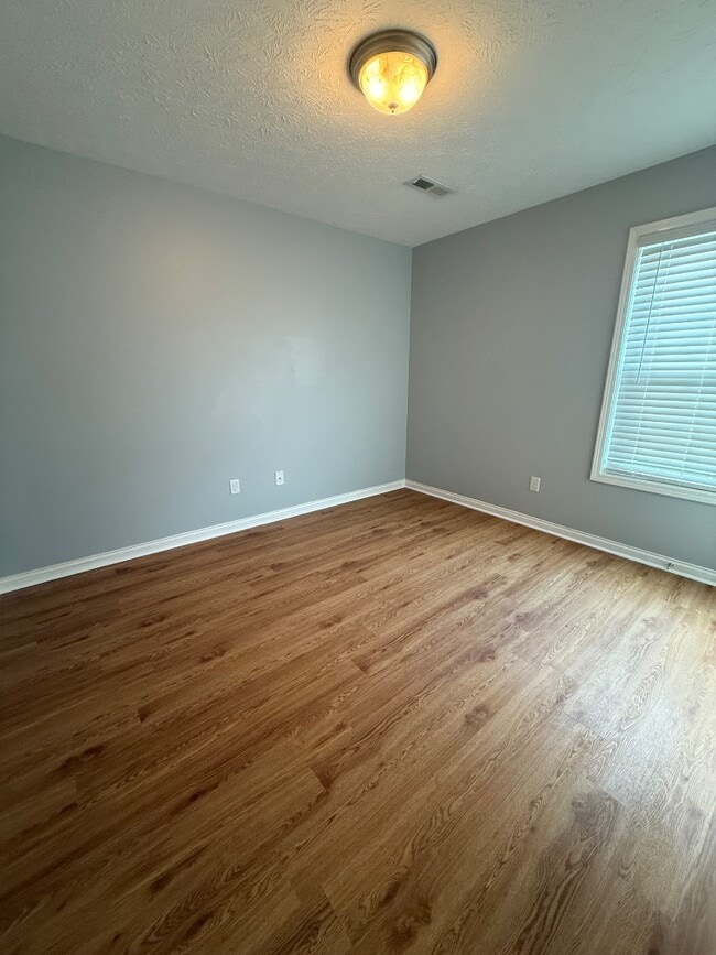 Photo - 1057 Blue Bell Way