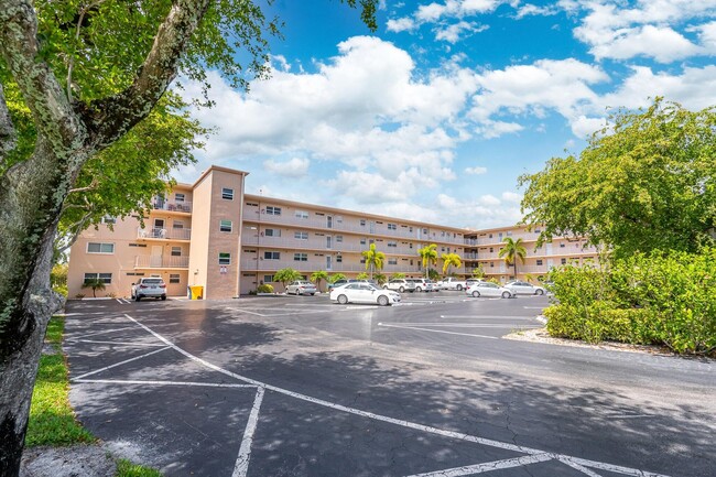 Photo - 2515 NE 2nd Ct Condo Unit 418