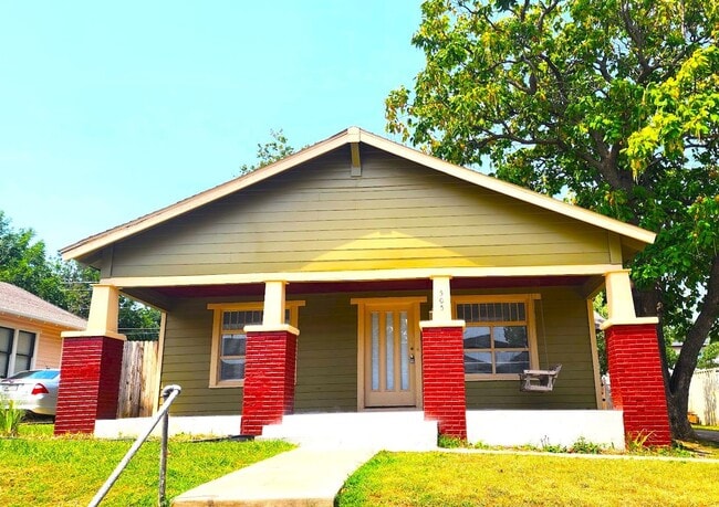Building Photo - 2 BED 1 BATH CENTRAL PARK ADDITION NEAR PA... Rental
