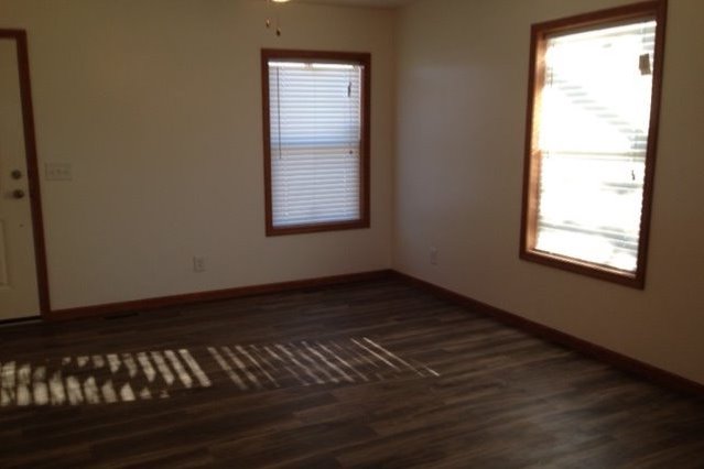 Living Rm - 305 S Elm St