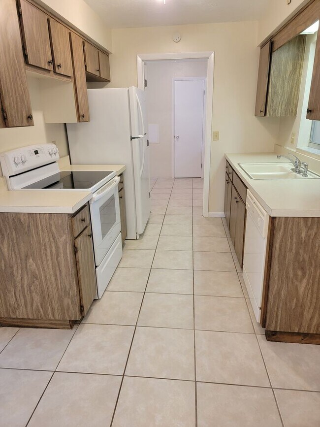 Big and Beautiful 2/2/1 in Beverly Hills!!! Rental For Rent in Beverly