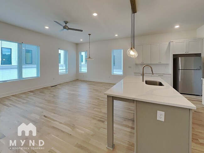 Photo - 1541 Millwood Pl