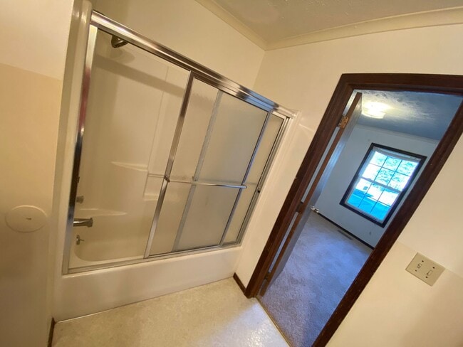 Photo - 2 bedroom with garage!